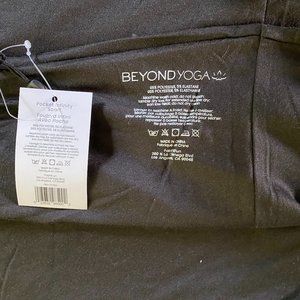 Beyond Yoga Pocket Infinity Scarf in Black